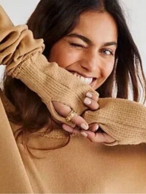 Free People ~ Dark Tan ~ Long Sleeved ~ Comfy ~ Top ~ w/ Thumb Holes